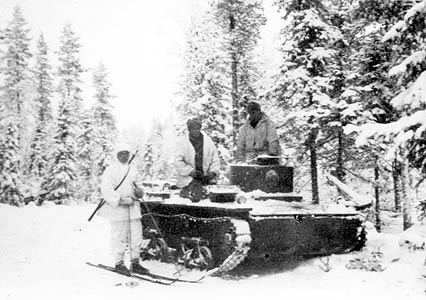 Tammikuu 1940. Vallattu Puna-armeijan amfibio panssarivaunu T-37