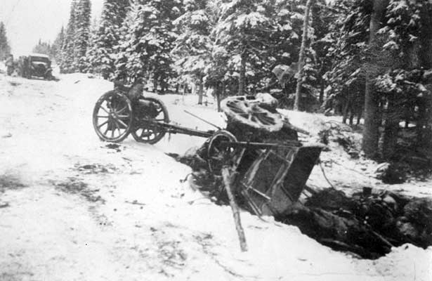 Январь 1940 года. Уничтоженная колонна Красной Армии на дороге на Раате