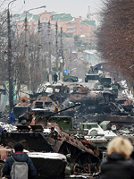 1. maaliskuuta 2022. Tuhoutuneita venäläisten panssariajoneuvoja Butšassa